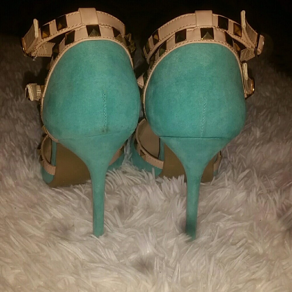 Heels - Picture 3 of 3